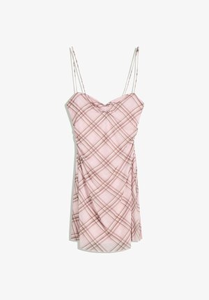 Rožnata karirana obleka s tankimi naramnicami, ki ima zbrano telo, rahlo drapiranje na krilu in gladko teksturo tkanine.