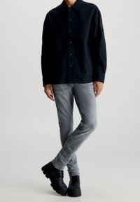 Calvin Klein Jeans Slim fit -farkut - grey denim