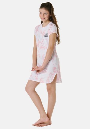 Różowa sukienka tie-dye z krótkim rękawem i bocznymi rozcięciami, z logo na klatce piersiowej. Wykonana z miękkiego materiału bawełnianego, w swobodnym i wygodnym stylu.