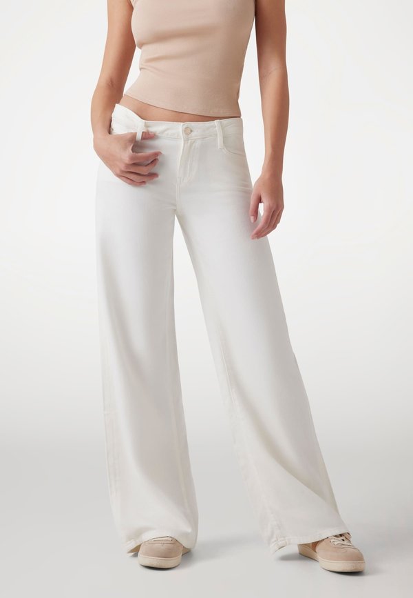 WIDE LEG - Jeans Straight Leg - weiß