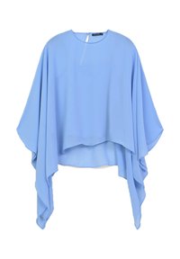 Blusa azzurra chiara fluida con maniche ampie e drappeggiate e scollatura rotonda, dotata di chiusura a bottone a forma di chiave sul retro.