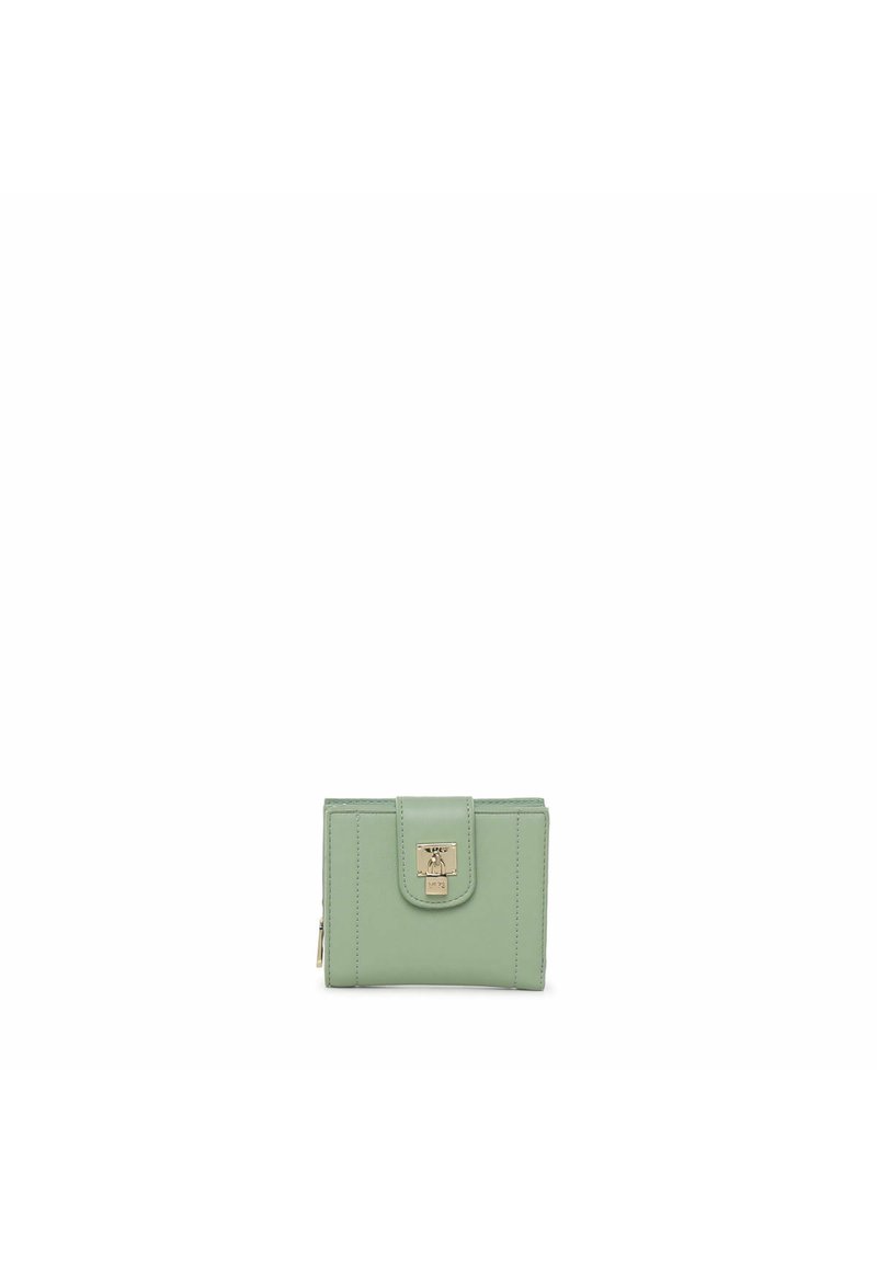 Portafoglio in pelle verde menta con pattina pieghevole, hardware dorato e logo impresso. Presenta dettagli cuciti e un design compatto.
