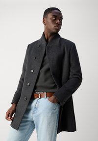 Isaac Dewhirst HIDDEN BUTTON PLACKET - Abrigo corto - dark grey