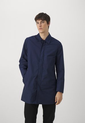 Marineblå letvægtsjakke med knaplukning foran, kravehals og lange ærmer, med en lige pasform og minimalistisk design.