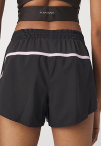 Puma RUN FAVORITE VELOCITY 3" SHORT W - Pantalón corto de deporte - black/grape mist