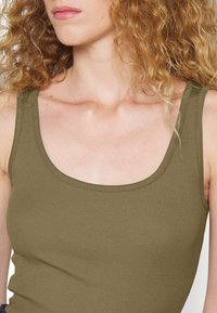 Lauren Ralph Lauren STRETCH COTTON TANK TOP - Top - olive fern