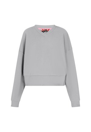 Grå kort sweatshirt med V-hals, lange ærmer og ribbede manchetter. Glat tekstur med et mærke, der har et multifarvet design indvendigt i kraven.