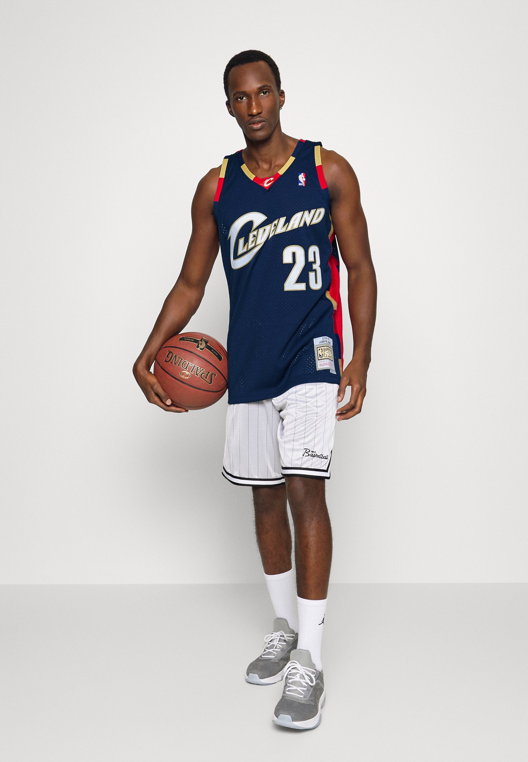 Mitchell & Ness CLEVELAND CAVALIERS LEBRON JAMES SWINGMAN
