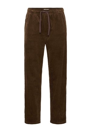 Braune Cord-Hosen mit einem Kordelzugbund, vertikaler Rippstruktur und geraden Beinen, vor einem weißen Hintergrund präsentiert.