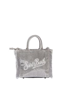 Borsa a tracolla in paillettes argentate con bordi frangiati e due manici superiori. Presenta la scritta "Saint Barth" ricamata in bianco sul fronte. Chiusura con zip.