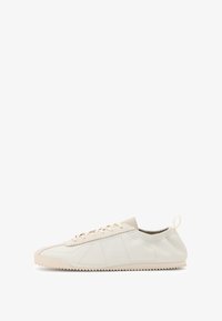 Vybráno, chalk white