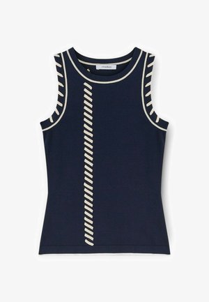 Top sin mangas azul marino con patrones de franjas diagonales beige en la parte delantera y en las sisas, con escote redondo y diseño ajustado.