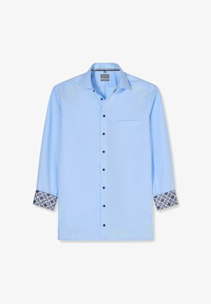 Lichtblauw herenen overhemd met zwarte knopen, een borstzakje en een bloemenpatroon aan de binnenkant van de kraag en de manchetten.