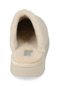 Ciabatta beige con fodera morbida, forma rotonda e suola imbottita. Texture morbida e design minimale con un'etichetta argentata discreta.