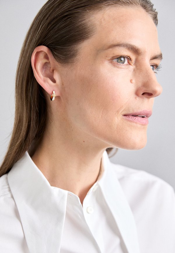 KIRA HUGGIE EARRING - Ohrringe