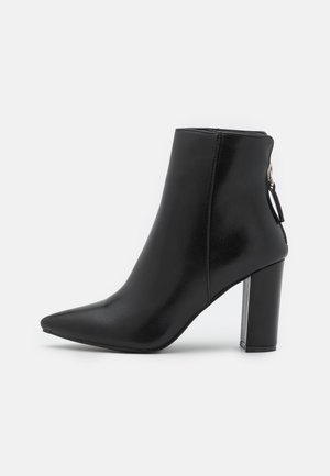 Kotníkové boty - black