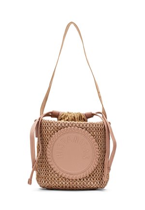 Mała kwadratowa torebka z tkaniny z beżową skórzaną lamówką, z zapięciem na sznurek oraz okrągłą naszywką z wytłoczonym napisem "HISPANITAS" na przodzie.