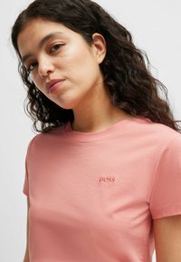 BOSS ESOGO - T-shirt basic - light pink nine