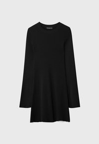 Robe noire en maille côtelée avec manches longues et col rond. Silhouette trapèze avec une texture lisse et un design épuré.