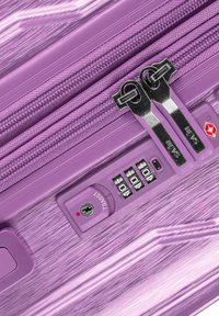 Heys XTRAK 4 ROLLEN MIT DEHNFALTE - Bagaglio a mano - lavender