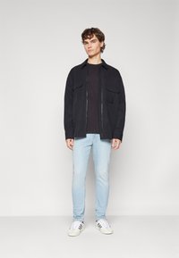 Tommy Jeans SLIM LINEAR TEE  - Tricou basic - black