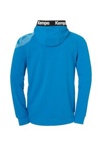Blauwe hoodie met een textuur op de achterkant, voorzien van een trekkoordkap en zwarte branding op de kraag. Lange mouwen en elastische manchetten maken het ontwerp compleet.