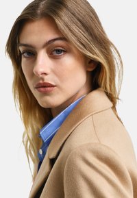 GANT TAILORED  - Klassischer Mantel - warm khaki