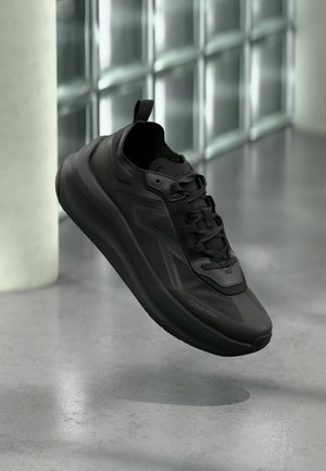 CHUNKY RUN LACEUP STRIPE - Tossud - triple black