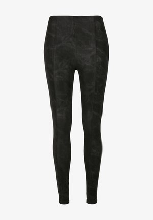 Schwarze Leggings mit einer glatten, leicht strukturierten Oberfläche, die ein enges Design und horizontale Nahtdetails an den Seiten aufweisen.