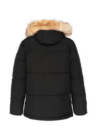 Sort dynejakke med hætte foret med pels, der har en quiltet tekstur og vandrette sømme. Bagsiden viser et enkelt design uden pynt.