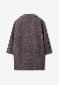 Manteau à motif pied-de-poule en tissu texturé, avec un col et des manches larges, dans des nuances de violet et de gris.