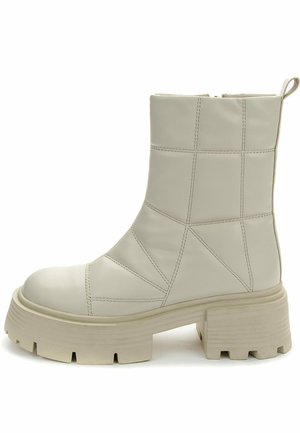 Winter boots - light beige