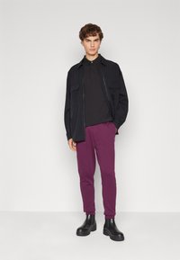 BOSS SESTART - Spodnji deli trenirk - medium purple