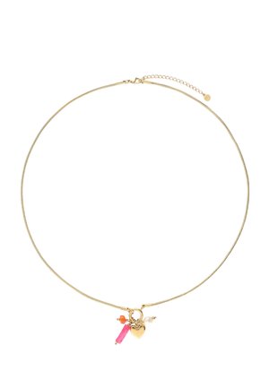 Dünne goldene Halskette mit kleinem Herzanhänger, einem rosa Kristallanhänger, einer orangen Perle und einem kleinen weißen Perlenanhänger.