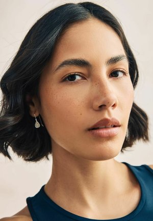 Next, SPARKLE PETAL DROP EARRINGS . - Ohrringe - silver-coloured tone
