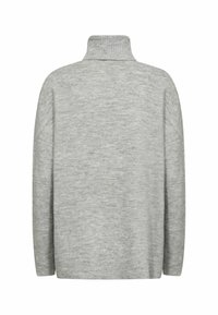 Pull gris clair avec un col montant, des poignets côtelés et une coupe légèrement oversize. Texture douce et finition lisse, détails minimaux.