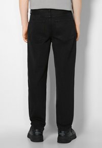 Bershka Vaqueros rectos - black