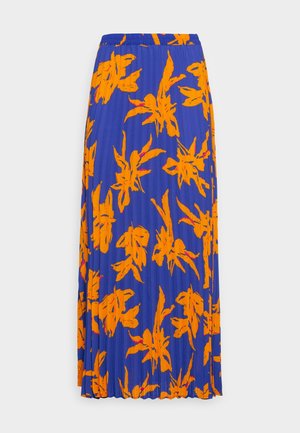 Blå plisseret midi-nederdel med bred elastisk linning, med stort orange blomstermønster og lette røde accenter.
