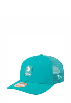 Casquette de baseball bleu sarcelle avec dos en filet, arborant un patch logo des Miami Dolphins à l'avant, et une visière plate. Design ajusté 39THIRTY.