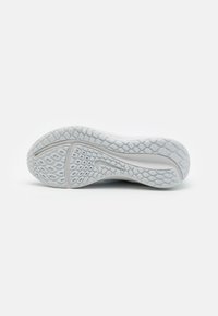 Nike Performance DOWNSHIFTER 13 - Silniční běžecké boty - light armory blue/photon dust/white