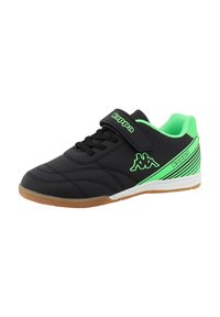 Schwarzer Sportschuh mit strukturierter Oberseite, grünen Akzenten und einem Klettverschluss. Er verfügt über eine Gummisohle und ein Logodetail in Grün.