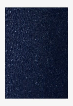 Primer plano de tela de mezclilla azul oscuro que muestra textura de tejido diagonal y pequeñas motas blancas dispersas.