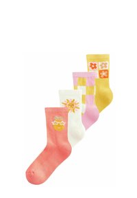 Set aus vier Socken in den Farben Pink, Gelb, Weiß und Koralle. Die Designs umfassen eine lächelnde Sonne, eine Ananas und Karomuster.