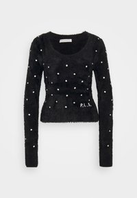 Pull noir duveteux à manches longues avec encolure dégagée, petites perles blanches éparpillées et broderie blanche "P.L.S." sur le bas à droite.