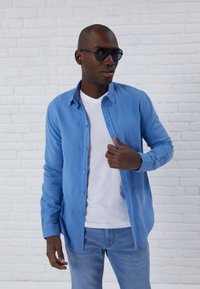 Pier One LINEN BLEND SHIRT - Cămașă - royal blue