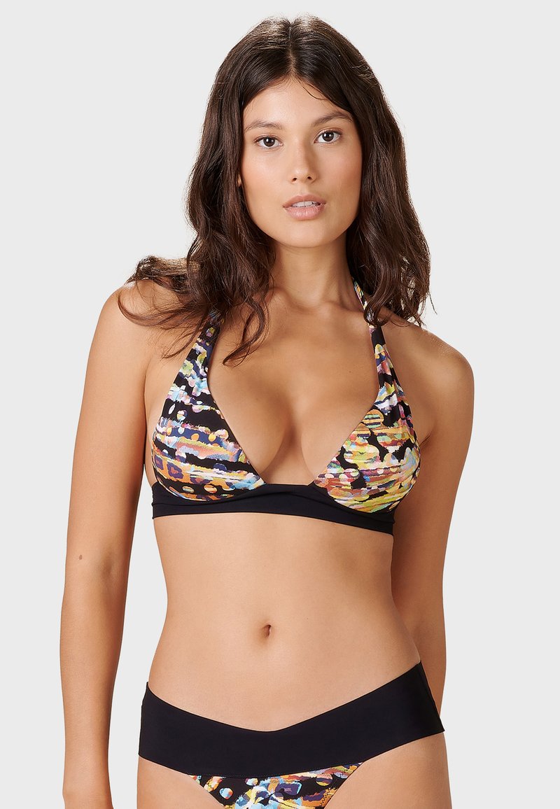 Bikini set med svart grund och ett färgglatt abstrakt mönster. Triangelöverdel med snörningar; låg midja underdel med bred midjeband.