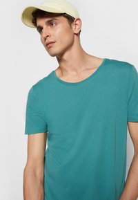 Lee SHAPED TEE - T-shirt básica - monaco