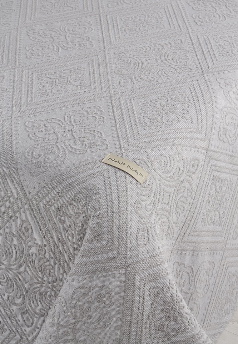 NAF NAF Colcha - Imagen 2