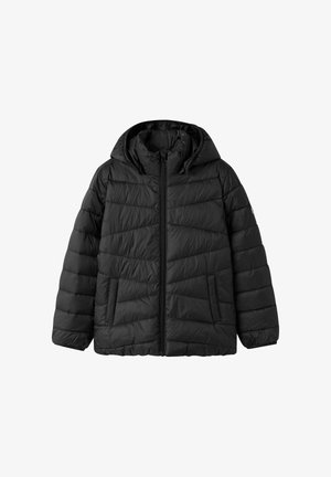 Svart puffjacka med huva, med en strukturerad zigzagdesign, framfickor med dragkedja och sidofickor. Slät yta och varm isolering.