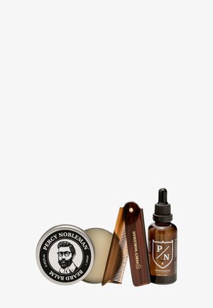 Kit de soin de la barbe avec baume à barbe Percy Nobleman, peigne pliant et huile à barbe premium dans un flacon compte-gouttes marron sur fond blanc.